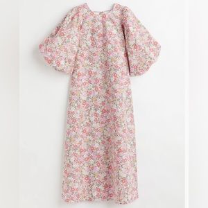 NWT puff sleeved dress